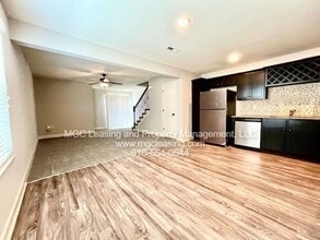 Building Photo - 2108-2114-2114 Hickoryleaf Ln