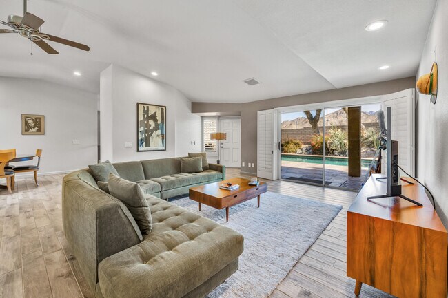 Building Photo - 54965 Avenida Vallejo