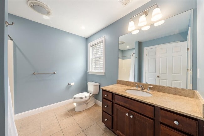 Building Photo - 5 Bayberry Ln