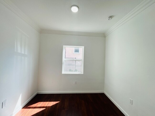 Building Photo - 13035 San Fernando Rd