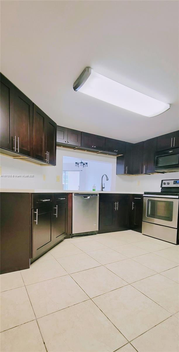 Building Photo - 9977 Westview Dr