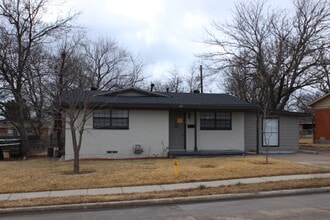 Building Photo - 605 E Miller Rd