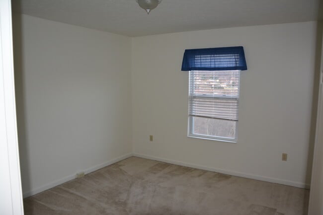 Building Photo - 137 mountain drive