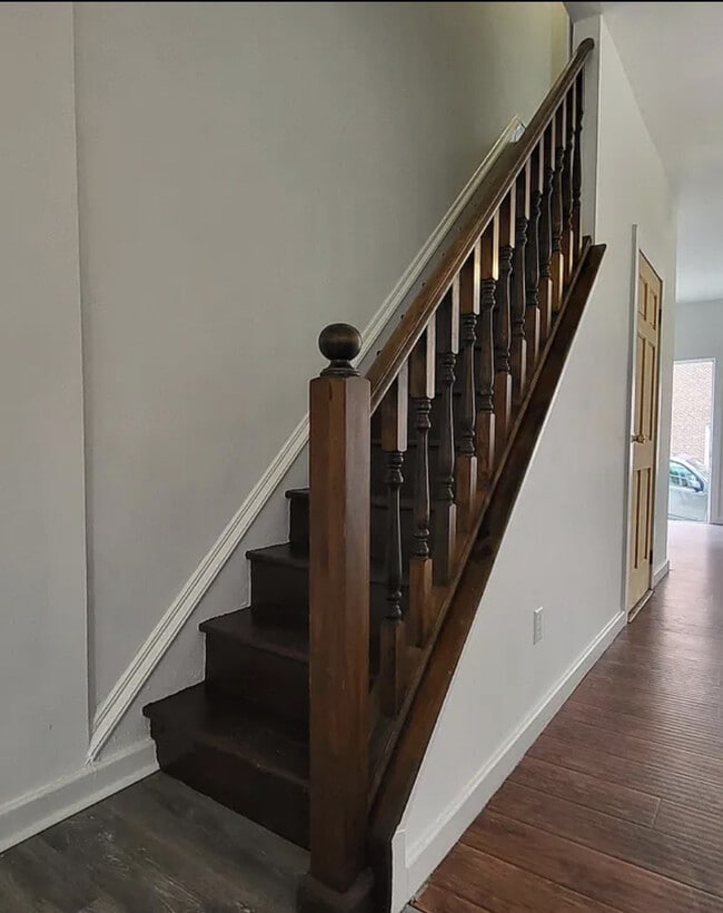 Entrance - 1205 Elm St