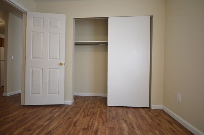 Building Photo - Marshfield Apartments