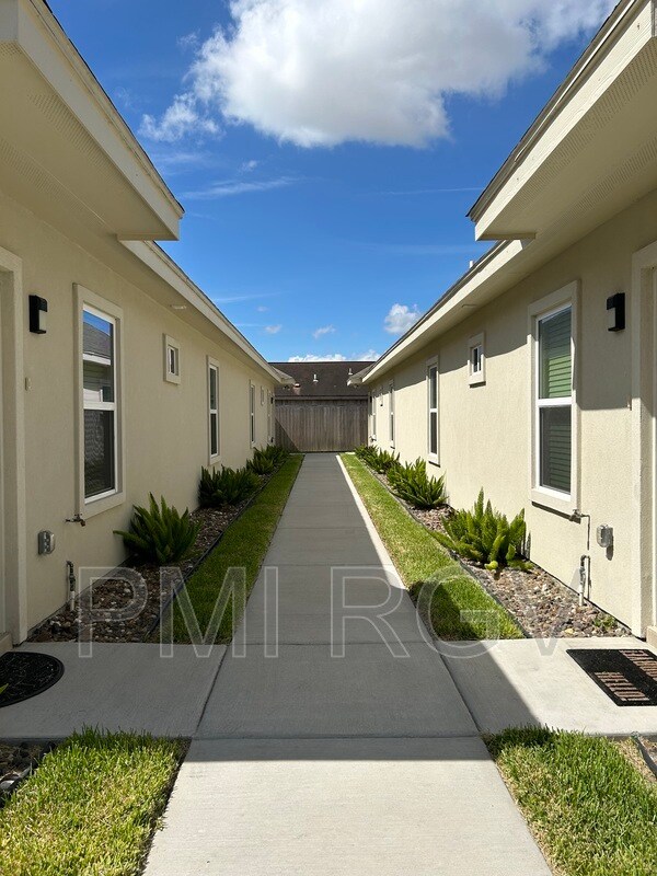 Building Photo - 1040 English Ave