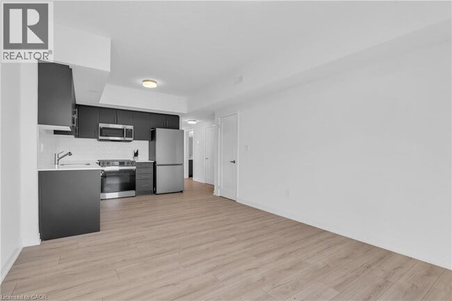 Building Photo - 940 St David St N