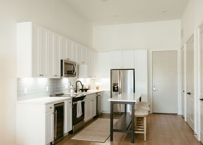Building Photo - Oakhouse