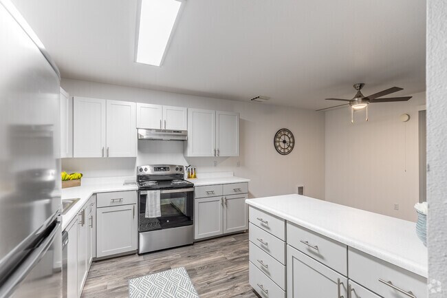 2HAB, 2BA - 1052SF - Woodspring Apt