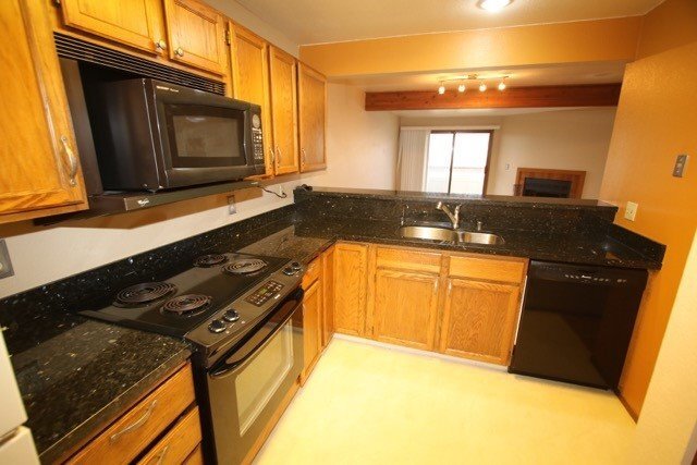 Foto del edificio - 2 Bedroom Condo on a Lake!