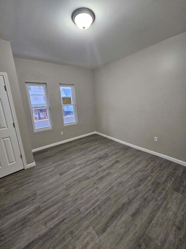 Foto del edificio - NEWLY RENOVATED HOME! AVAILABLE NOW!