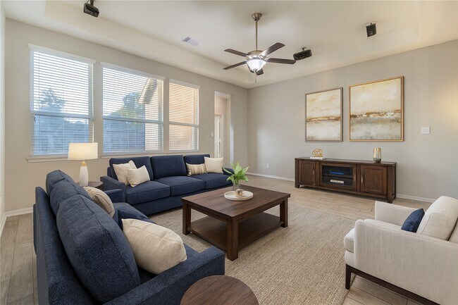 Foto del edificio - 16855 Big Reed Dr