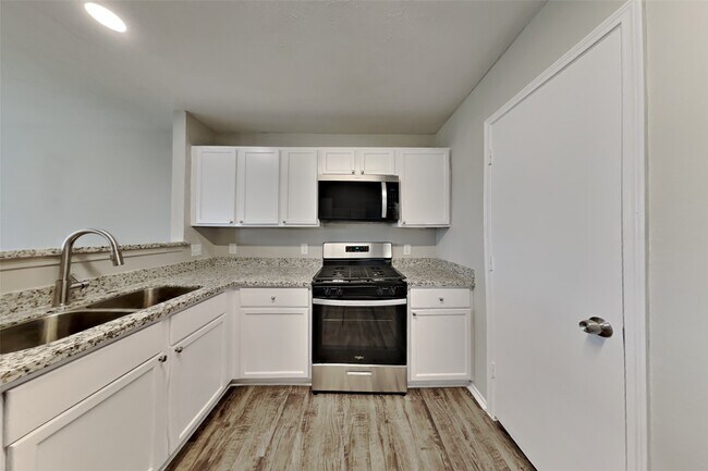 Foto del edificio - 11818 Sandy Stream Dr