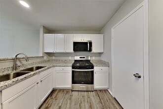 Building Photo - 11818 Sandy Stream Dr