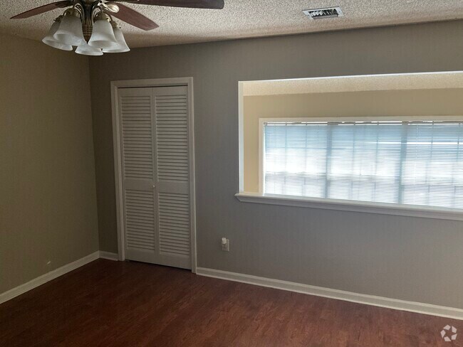 Building Photo - 107 Coulee Dr