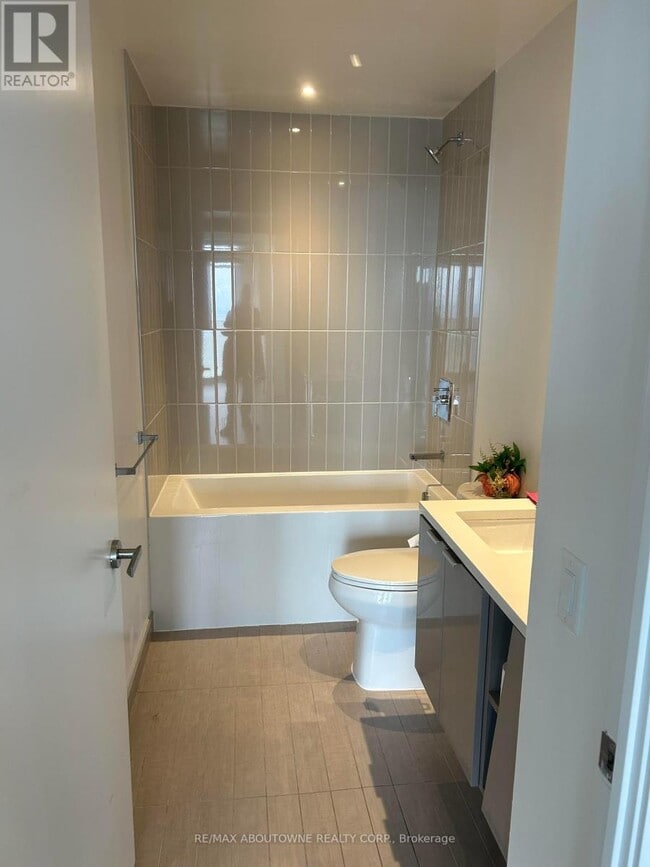 Photo du bâtiment - 3883-3883 Quartz Rd