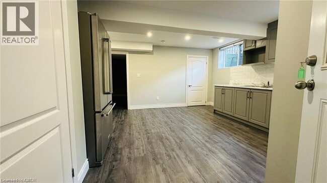 Building Photo - 42 Spachman St