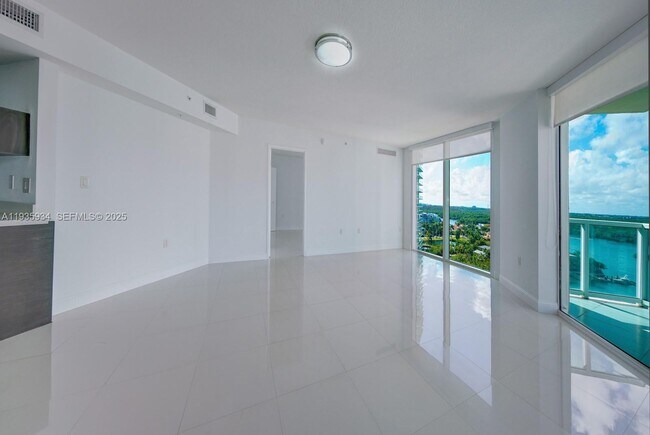 Foto del edificio - 250 Sunny Isles Blvd