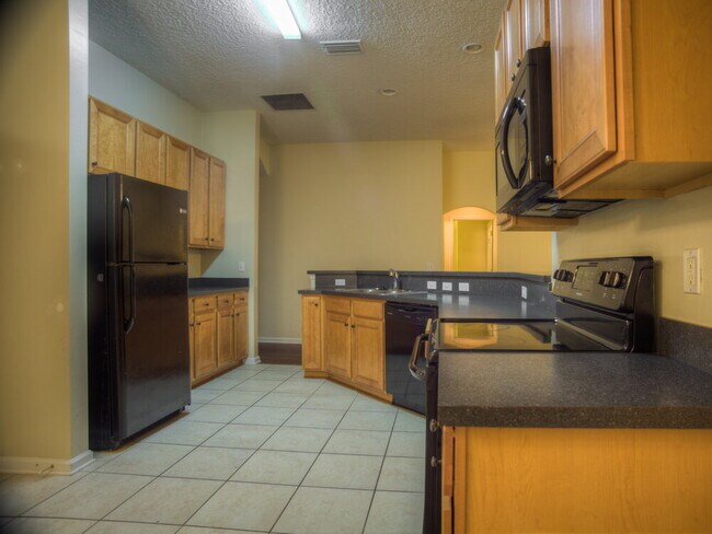 Building Photo - 1828 Creekview Dr