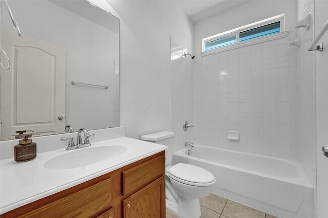 Foto del edificio - 10108 Cherry Hill Ln