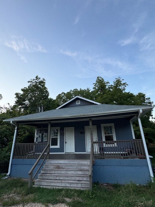 Building Photo - 1406 W Club Blvd