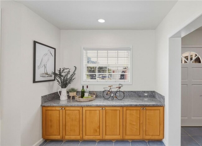 Building Photo - 2611 Alvord Ln