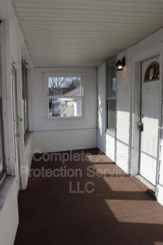 Building Photo - 318 Pleasant Ave