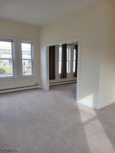 Foto del edificio - 744 Ringwood Ave