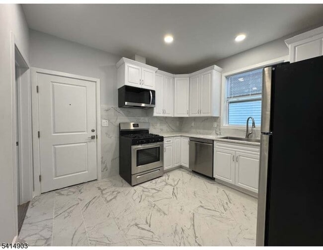 Foto del edificio - 139 Claremont Ave