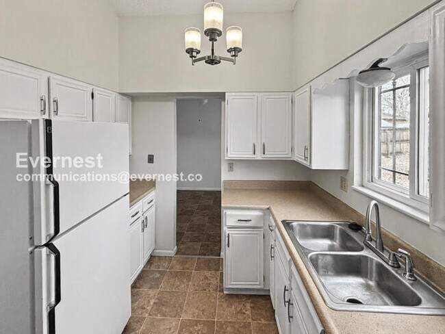 Foto del edificio - 4660 Anjelina Cir N