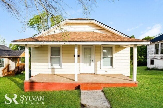 Building Photo - This cute home is waiting for you!