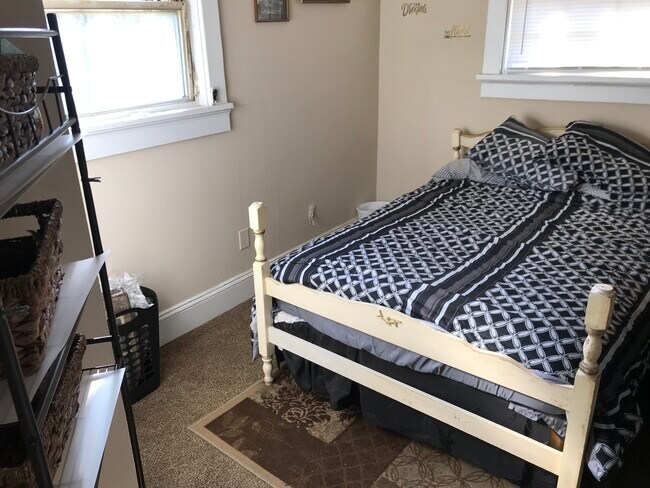 Back bedroom - 2320 Gordon Ave
