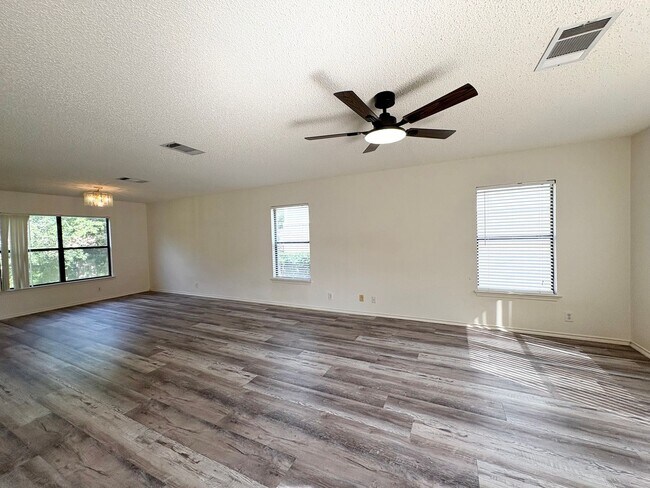 Building Photo - 8332 Montoya Cir