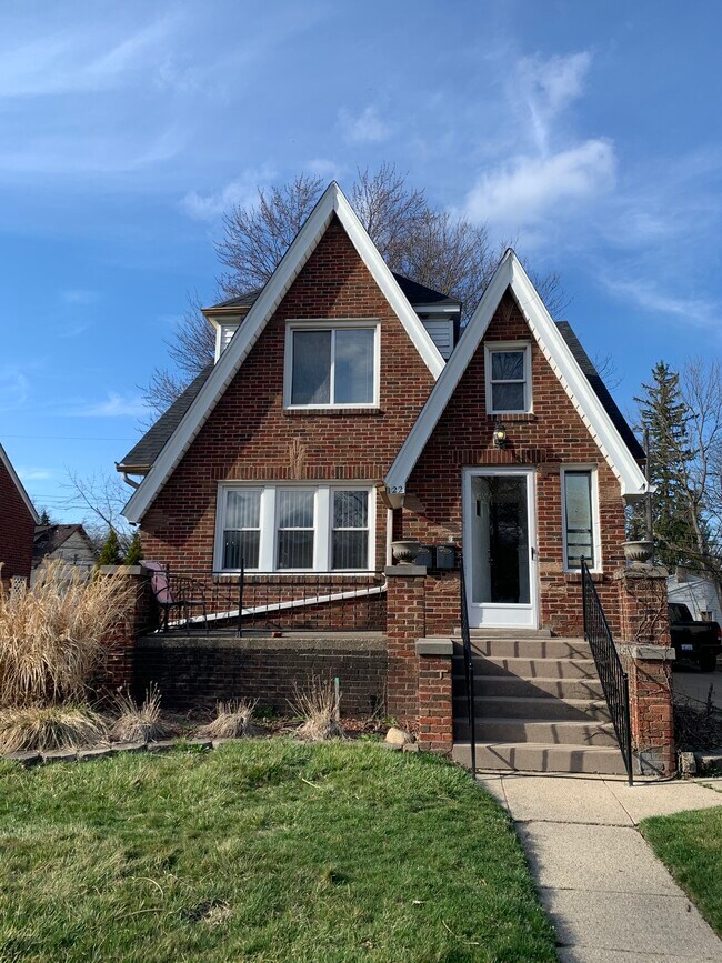 Exterior - 122 W Houstonia Ave