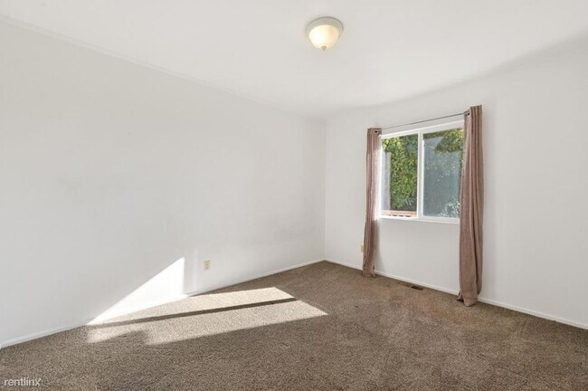 Building Photo - 3 br, 1 bath House - 175 E Vista Ave