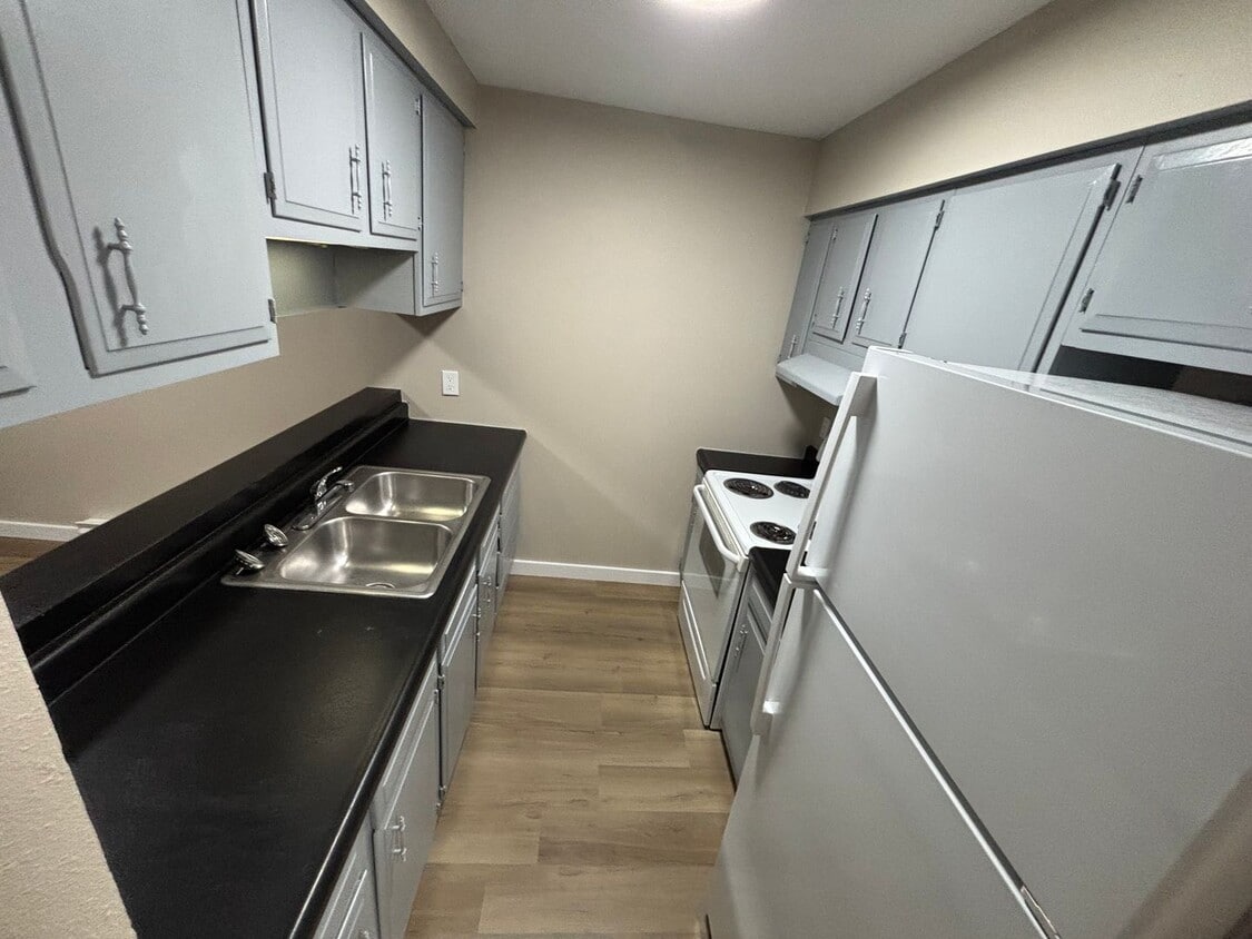 Primary Photo - Fairview Apartments