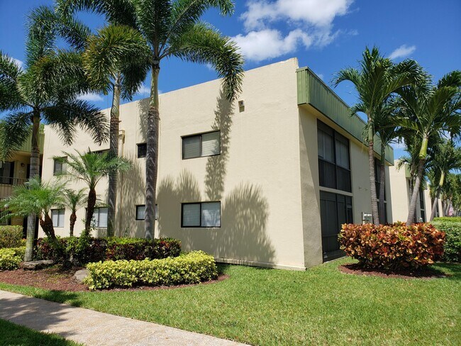 Building Photo - 15217 Lakes of Delray Blvd