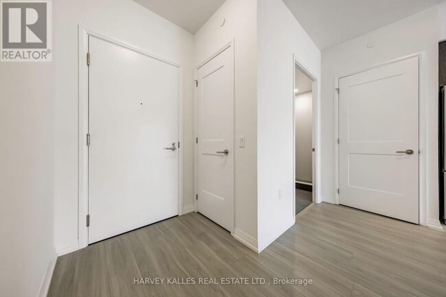 Building Photo - 25 Holly St