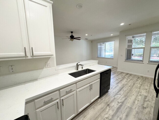 Building Photo - Perfect Shape Townhome in North Livermore ...