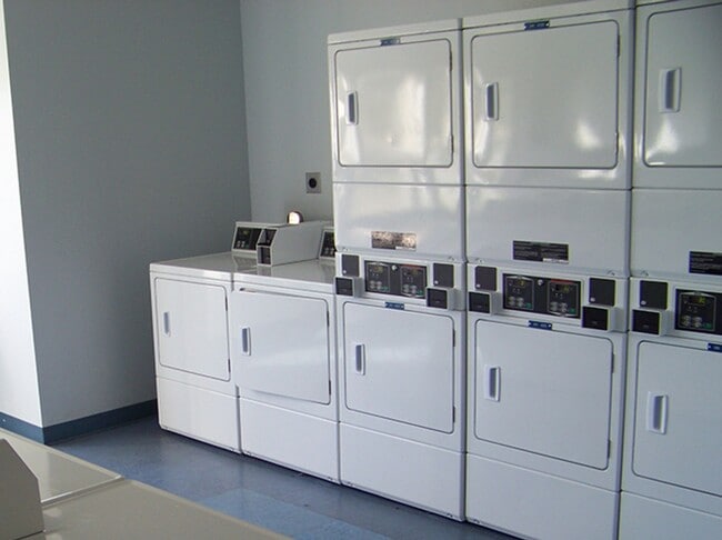 Building Photo - Rental