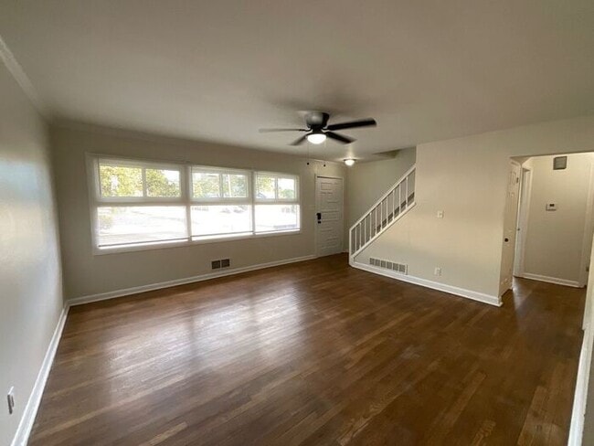 Building Photo - 3011 Horse Shoe Dr