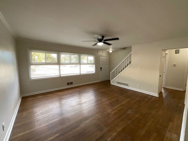 Foto del edificio - 3011 Horse Shoe Dr