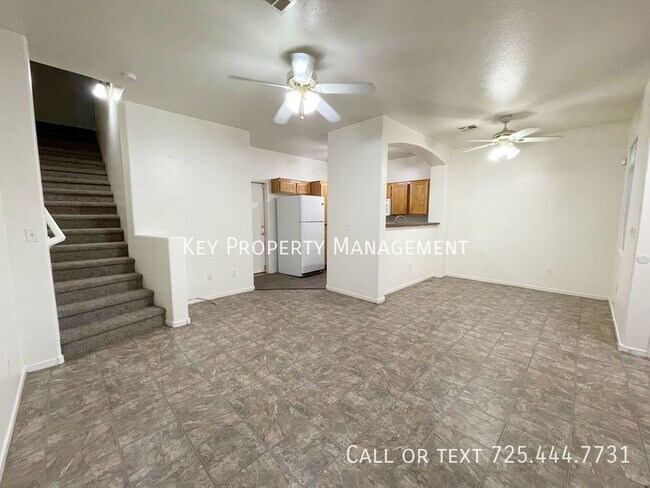 Building Photo - BEAUTIFUL 3 BED, 2.5 BATH TOWNHOME LOCATED...