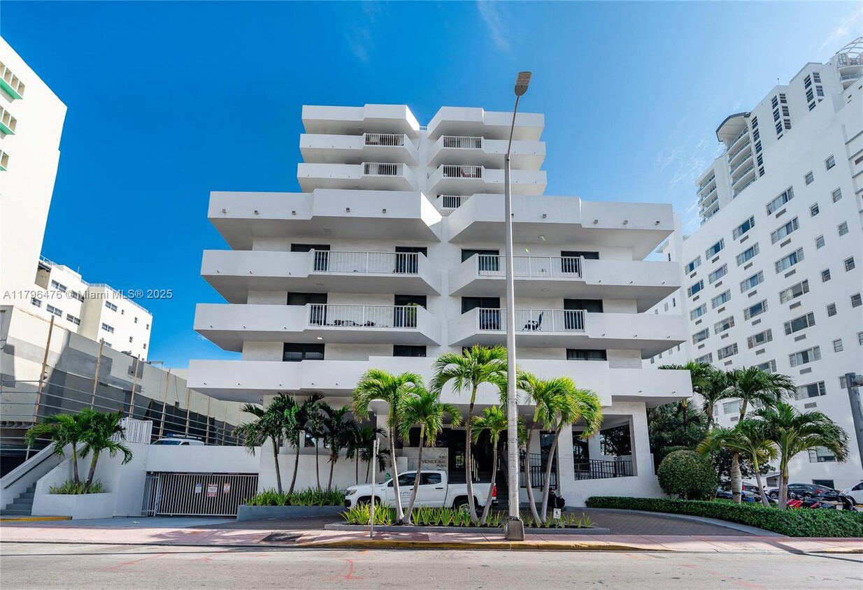 Foto principal - 4301 Collins Ave