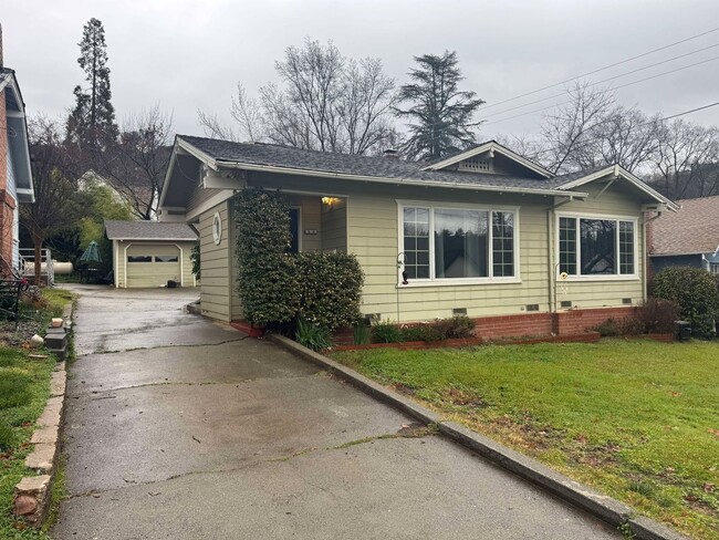 Foto del edificio - Cozy Downtown home with Fenced backyard