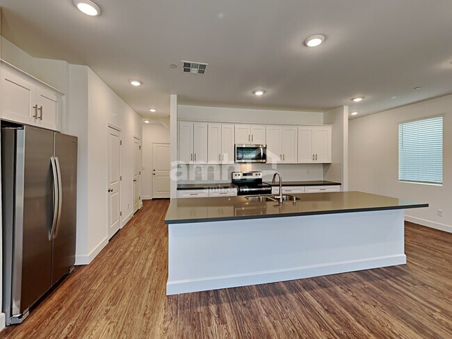 Foto del edificio - 3376 Blodwen St