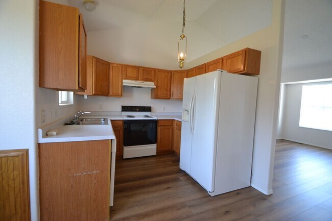 Building Photo - Newly Remodeled 3 Bedroom!