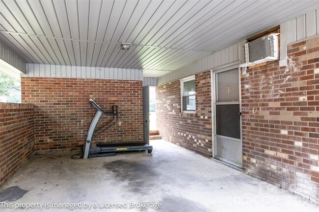 Foto del edificio - 219 Roslyn Rd