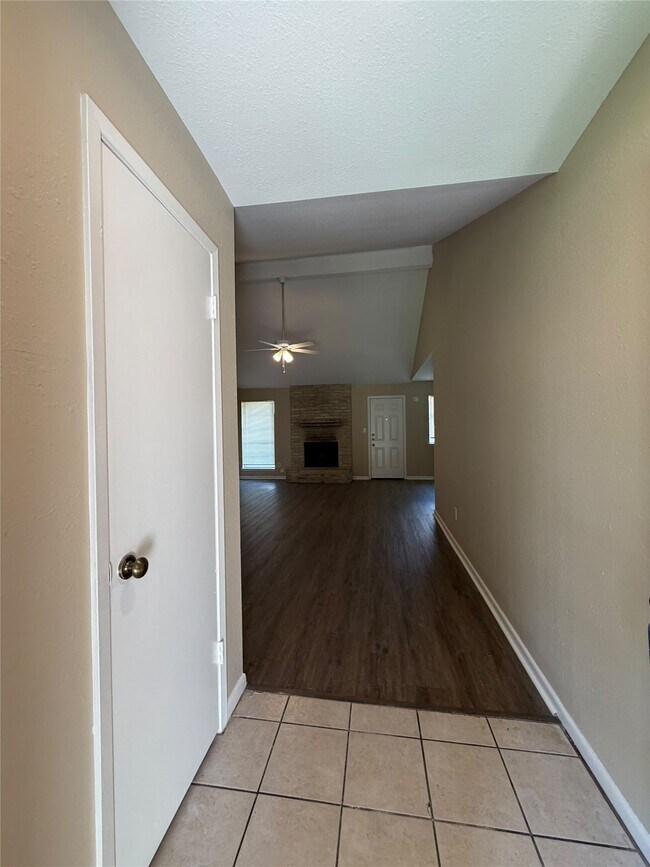 Building Photo - 2015 Trailing Vine Rd