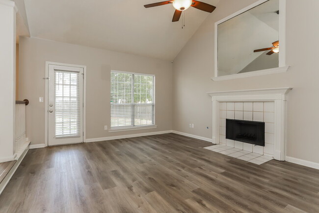Building Photo - 2057 Wedgewood Dr